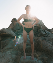 Cargar imagen en el visor de la galería, Noa Kai Julie High Waisted Cheeky Bottom in Forest Green